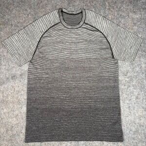 Lululemon Metal Vent Tech Shirt Mens Medium Gray Gradient Stripe Short Sleeve